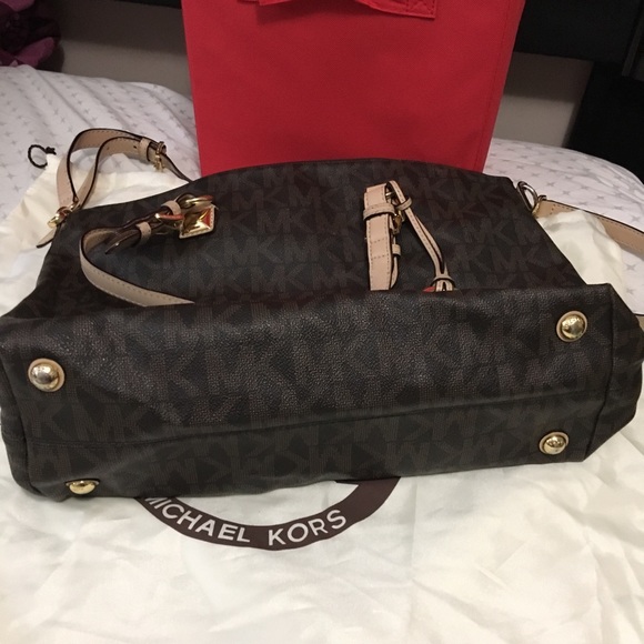 Michael Kors purse - Picture 2 of 6